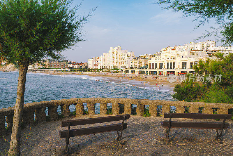 La Grande Plage在比亚里茨海滩日落时的法国